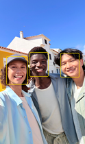 Fonctionnalité Cadre centré pour les photos mettant en évidence le visage de trois personnes