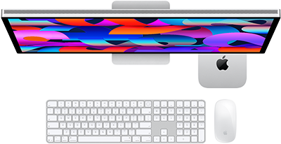 Mac mini glissé sous un Studio Display, Magic Keyboard avec pavé numérique, Magic Mouse